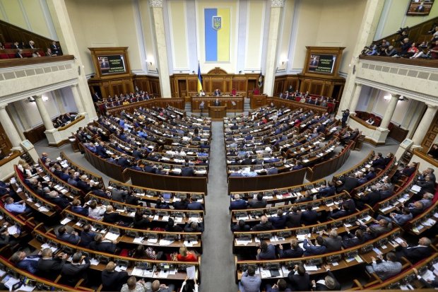 Обовязки президента та Верховної Ради: яка в українців позиція щодо державних питань