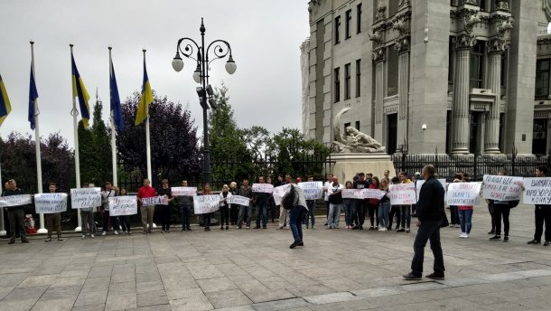 Одесити протестують у Києві проти призначення головою ОДА партнера проросійських колаборантів