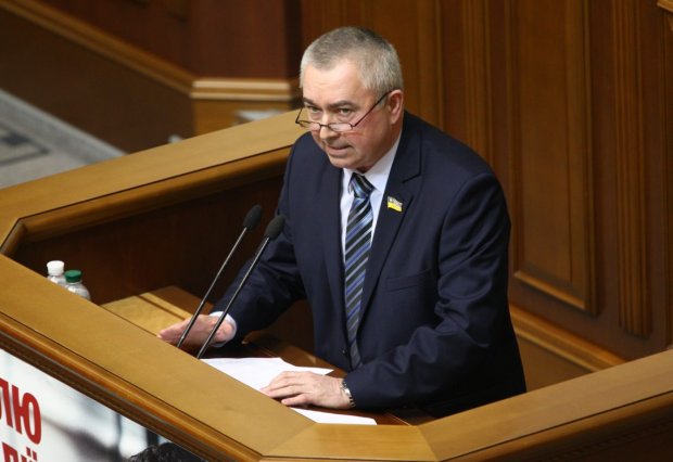 Підробки та кримінал: як кандидати в нардепи борються за голоси виборців