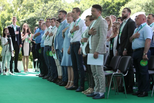 Партия Слуга народа идет на парламентские выборы: обновленный список политсилы