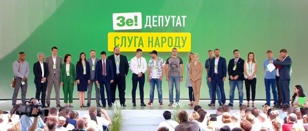 Партия Слуга народа идет на парламентские выборы: обновленный список политсилы