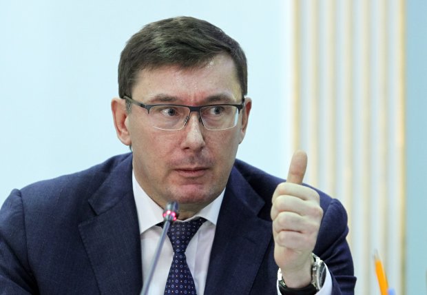 Перші кроки Зеленського у боротьбі з корупцією: оцінка експертів