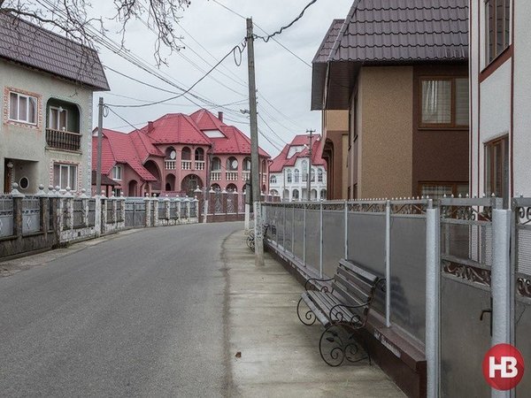 Почти отрезал голову однокласснику: на Закарпатье 15-летнему убийце дали 3,5 года тюрьмы (фото, видео)