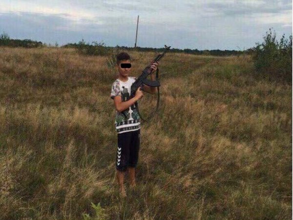 Почти отрезал голову однокласснику: на Закарпатье 15-летнему убийце дали 3,5 года тюрьмы (фото, видео)