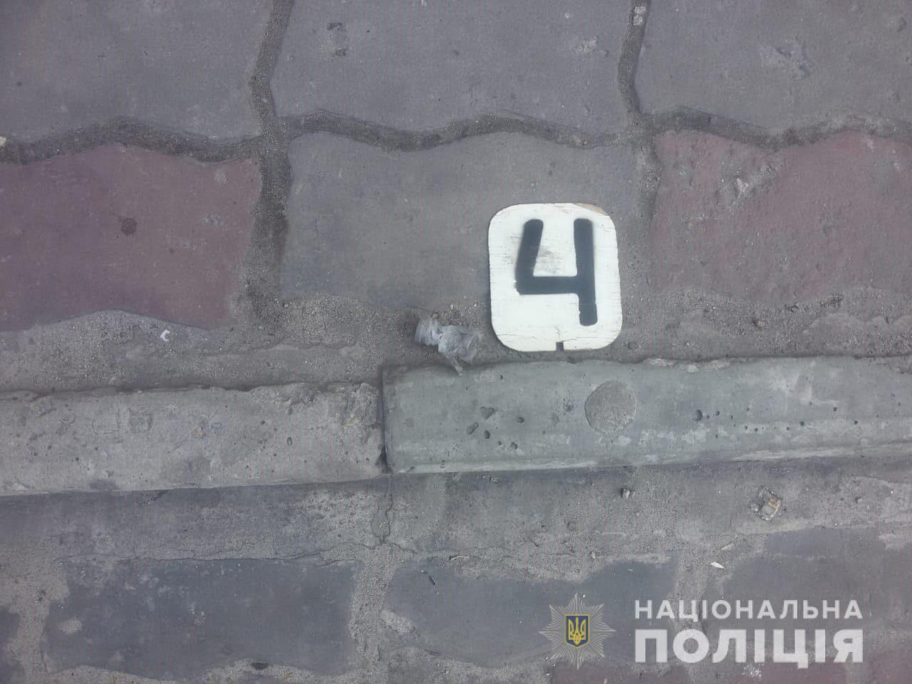 Под Днепром устроили покушение на активиста, 3 человека ранены: детали и фото с места происшествия