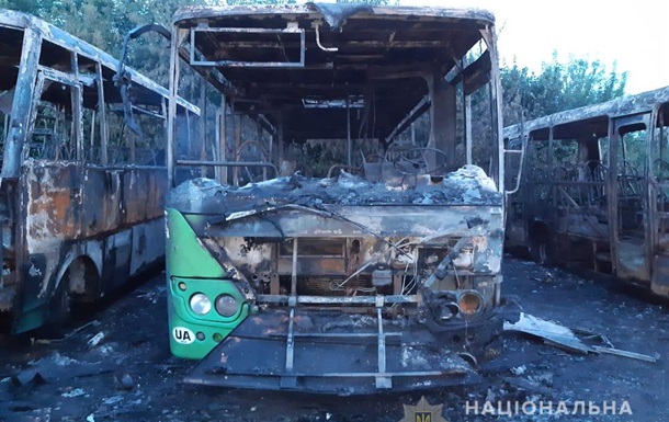 Под Киевом на стоянке сгорели маршрутки
