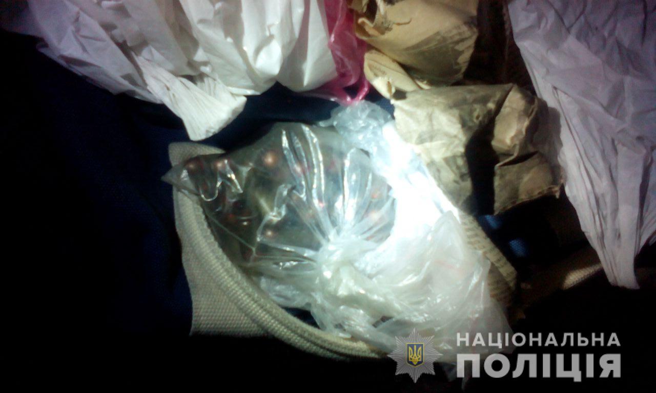 Под Киевом полицейские остановили авто с оружием: что об этом известно (фото)