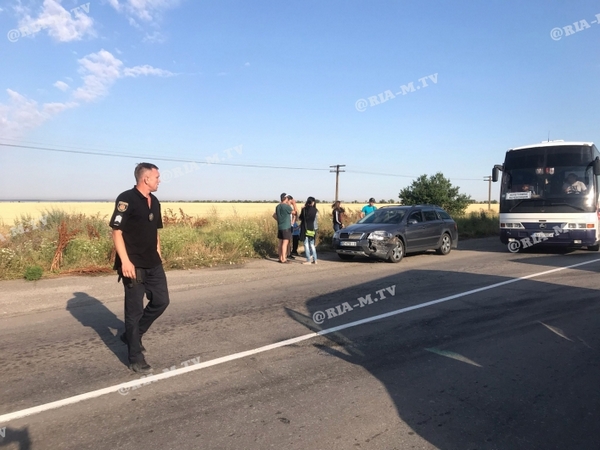 Под курортной Кирилловкой произошло тройное ДТП: фото и видео с места происшествия