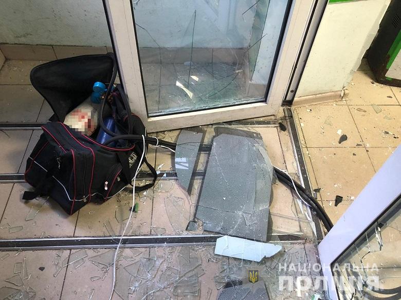 Подрыв банкомата «ПриватБанка» в Киеве: появились новые детали и фото с места ЧП