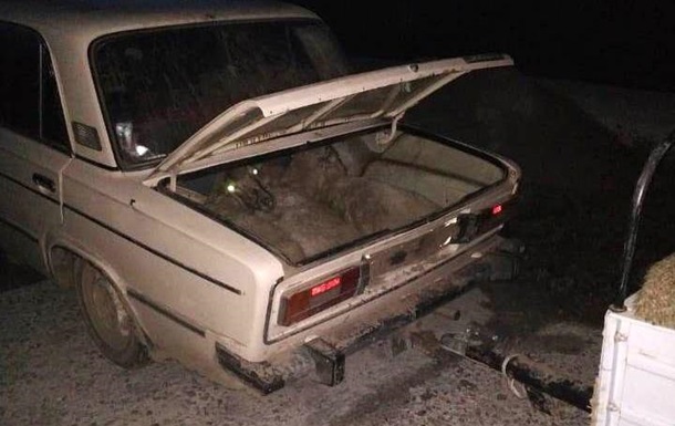 Полицейские задержали ВАЗ с полным багажником овец