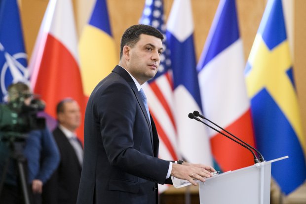 Порошенко, Гройсман, Яценюк та енергетика Ахметова: скільки заплатять українці