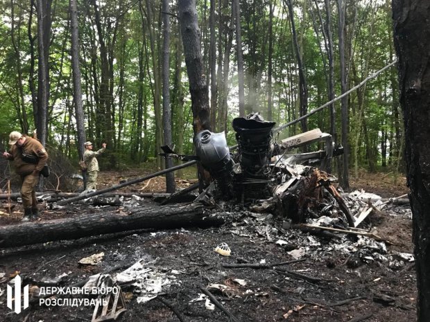 Появились фото с места катастрофы вертолета на Ровненщине: аварию расследует ГБР