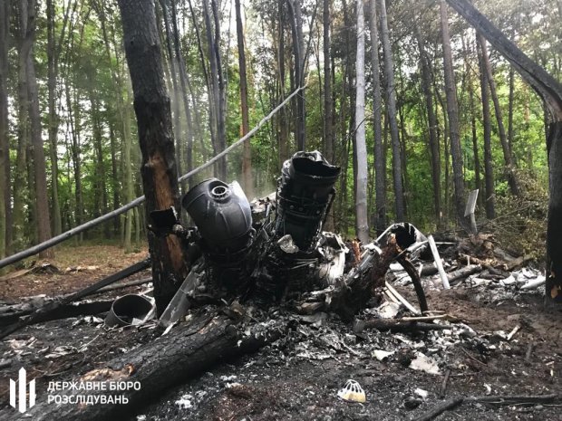 Появились фото с места катастрофы вертолета на Ровненщине: аварию расследует ГБР