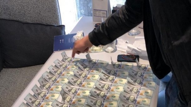 Правоохранители поймали на взятке одного из руководителей архивной службы