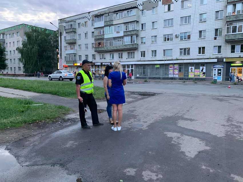 Пришлось удалить селезенку: в Конотопе машина начальника полиции сбила ребенка на переходе
