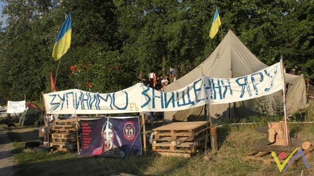 Протасів Яр розбрату: хто з Адміністрації Зеленського засвітився у скандальній забудові