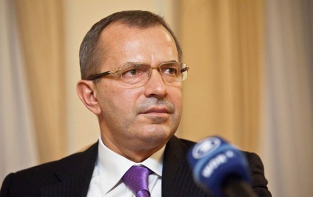 Протест против регистрации кандидатами в Раду Клюева и Шария: участники обратились к Зеленскому
