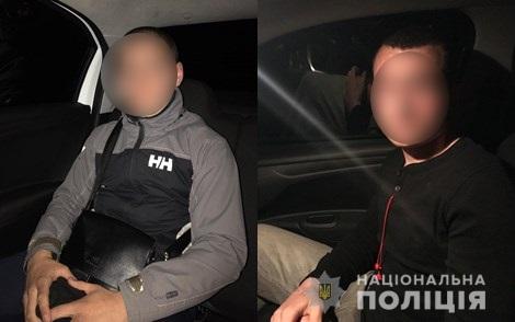 Разбивали окна поездов и железнодорожные светофоры: под Киевом поймали дерзких подростков-хулиганов (фото)
