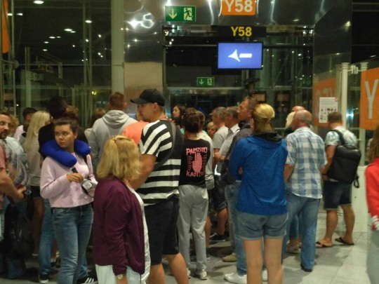 Рейс задержали на 17 часов: стало известно о новом ЧП с украинскими туристами(фото)