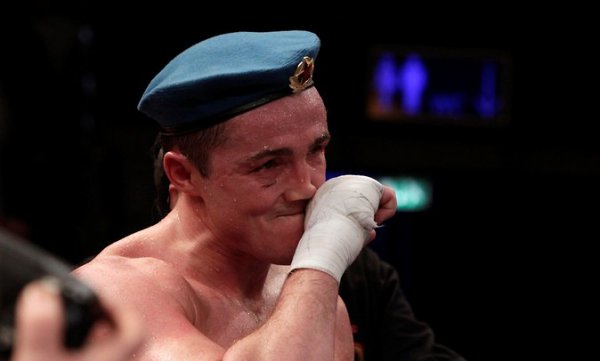 Российский боксер Денис Лебедев нокаутом отстоял чемпионский пояс