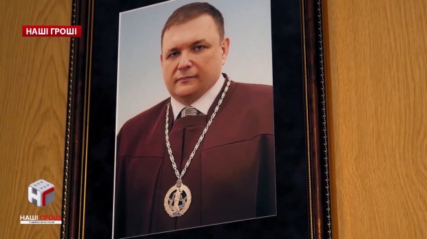 Розкішні будинки на державних землях: як чиновники захоплюють території Пущі-Водиці