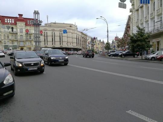 С 1 октября за городом нужно ездить с включенным светом: полезные советы автолюбителям (фото)