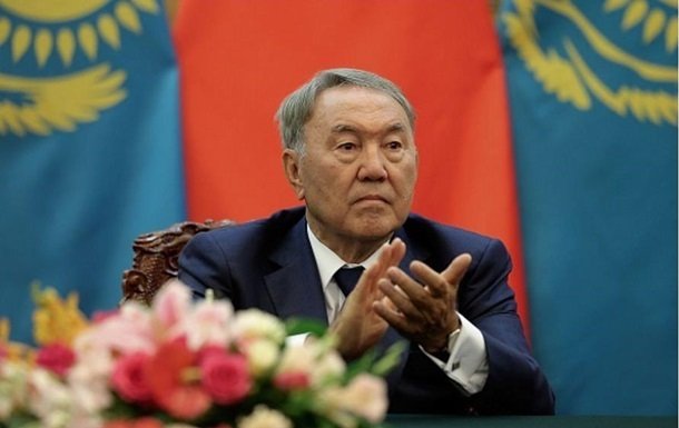 С валюты Казахстана исчезнет русский язык
