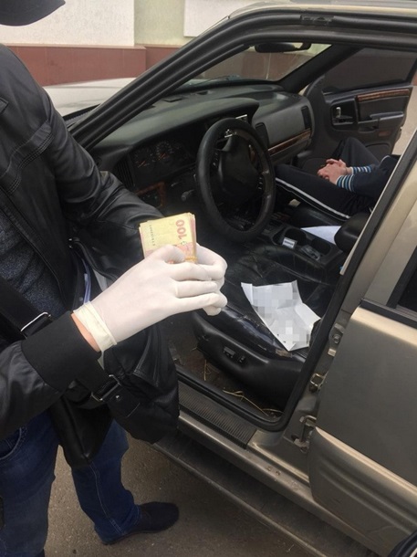 СБУ задержала топ-менеджера отделения госбанка на взятке