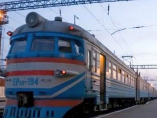 Сиденья подперты палками: в сети показали фото жутких условий в электричке Ужгород — Мукачево