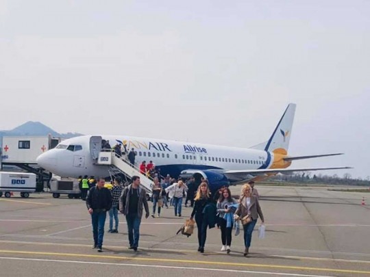Скандальному лоукостеру YanAir снова разрешили летать из Украины