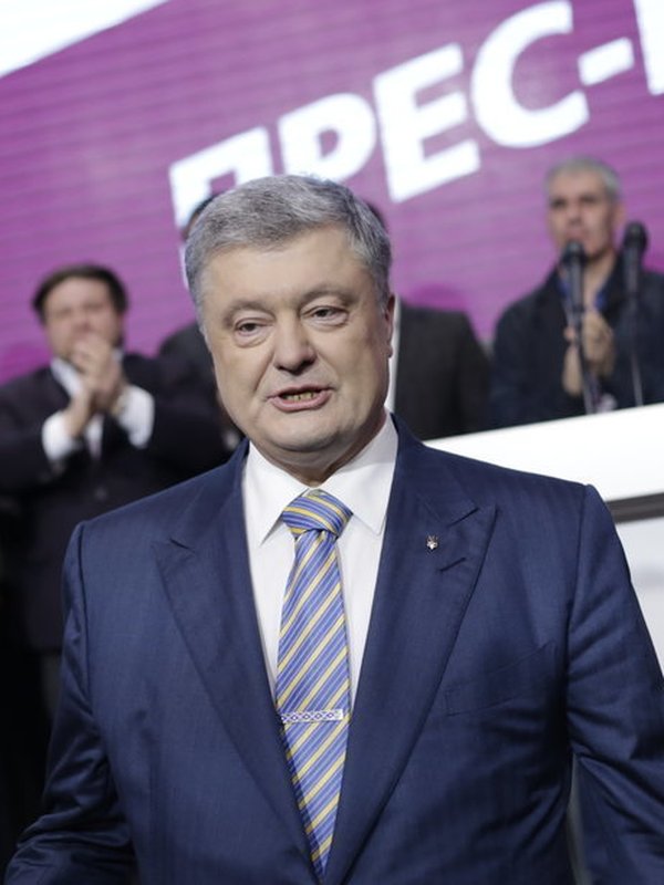 Слезы и слова благодарности: как в штабе Порошенко приняли результаты выборов (фото)