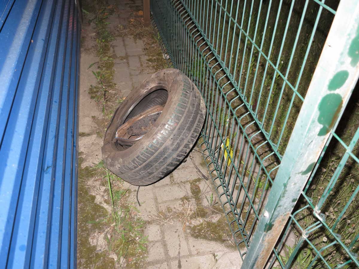 Смертельное ДТП на Курбаса в Киеве: SEAT без колеса и водителя «пролетел» около двухсот метров