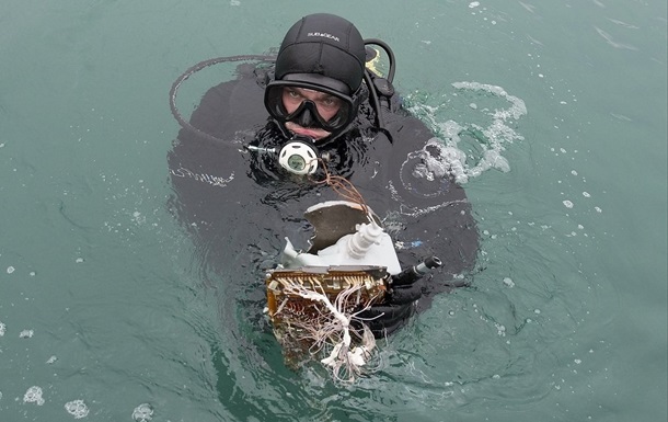 Со дна моря подняли второй черный ящик Ту-154