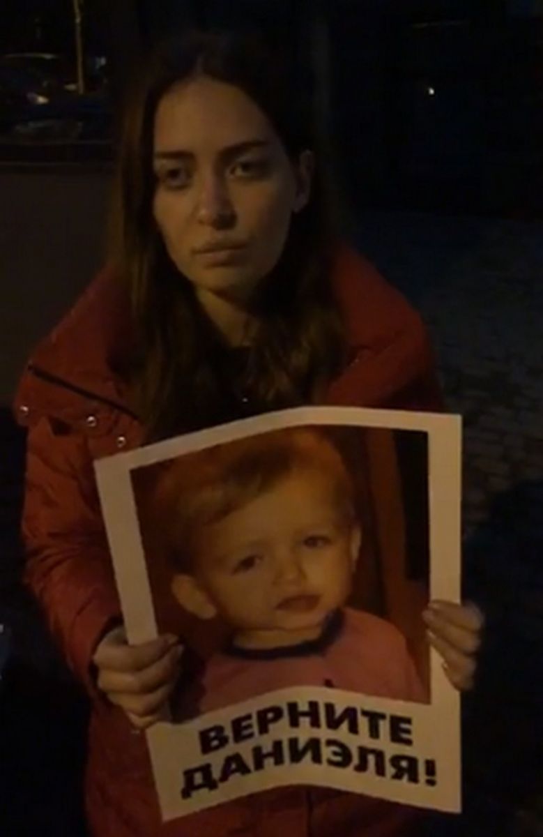 «Спит прямо на полу посольства»: подробности международного скандала вокруг похищения ребенка в Запорожье «Спит прямо на полу посольства»: подробности международного скандала вокруг похищения ребенка в Запорожье