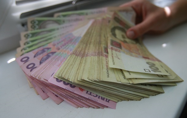 Средняя зарплата в долларовом эквиваленте достигла уровня 2013 года