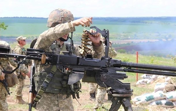Сутки на Донбассе: 17 обстрелов, ранен военный