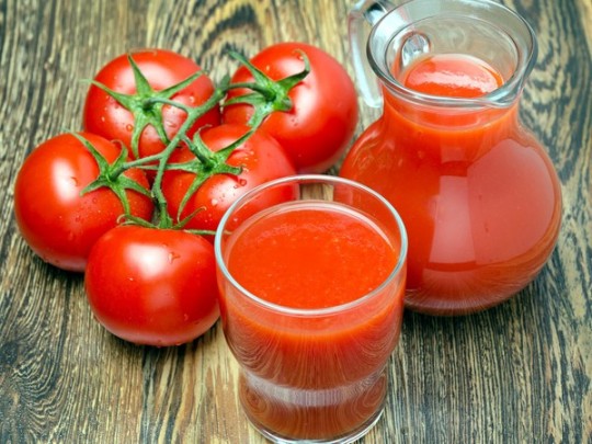 Томатный и гранатовый сок снижают давление: какие продукты полезны при гипертонии