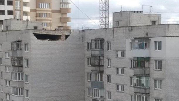 У Борисполі обвалилася стіна багатоквартирного будинку: фото та відео