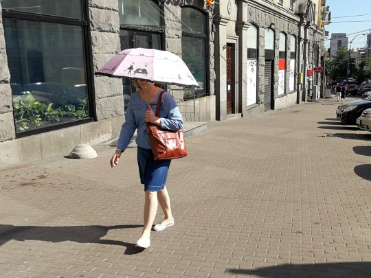 У гипертоников в жару повышается риск инфарктов и инсультов: как этого избежать
