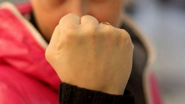 У Хмельницькому школярки побили однолітку та виклали відео у мережу