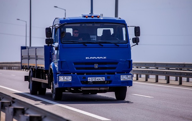 У Керченского моста РФ испытала беспилотные Камазы