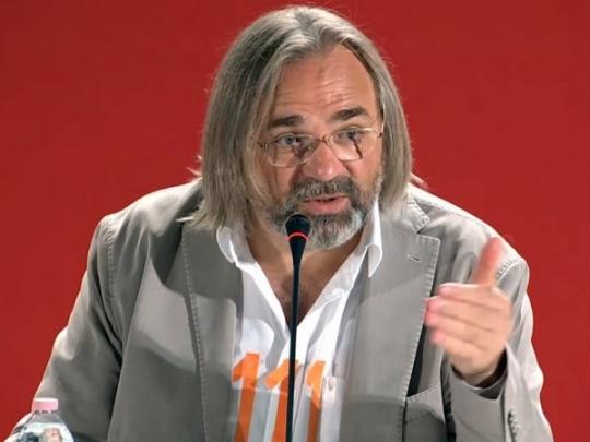 Участник Венецианского кинофестиваля напомнил о Сенцове необычной рубашкой (фото)