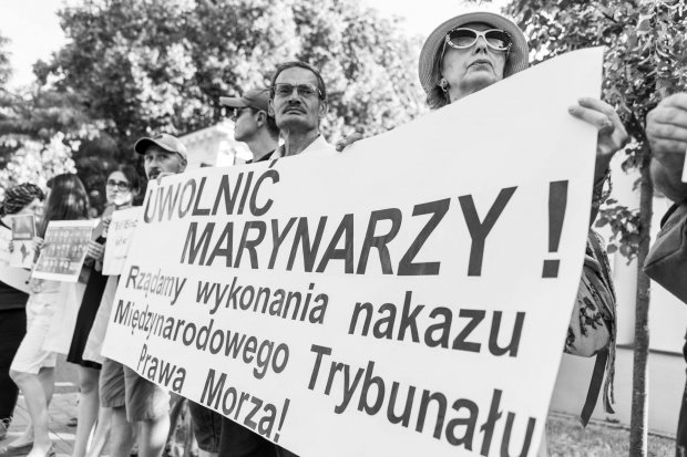 Украинцы своих не бросают: в Польше провели пикет в поддержку пленных моряков