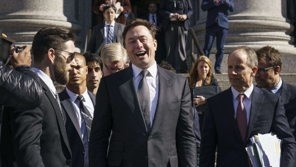 Украинские владельцы Tesla записали видео для Маска – он лаконично ответил
