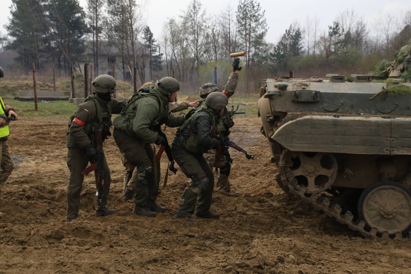 Украинские военные показали, как умеют освобождать города (фото)