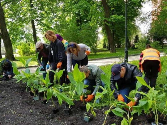 Украинские знаменитости приняли участие во флешмобе в поддержку узников Кремля (видео)