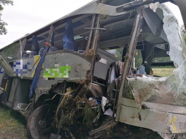 Украинский автобус попал в ДТП в Польше, много пострадавших: фото