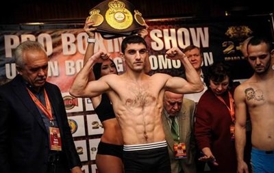 Украинский боксер Далакян стал чемпионом мира