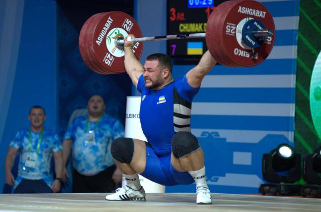 Украинский тяжелоатлет Чумак завоевал три «золота» на чемпионате Европы (фото)