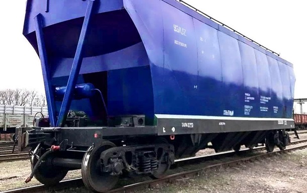 Укрзализныця показала зерновоз собственного производства